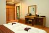 Tonsai Bay Resort 